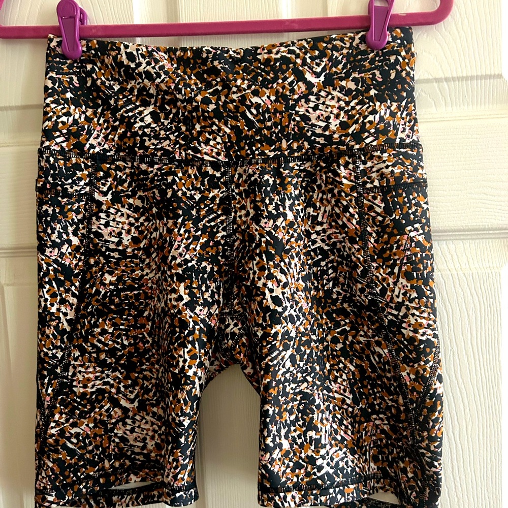 Women’s Old Navy Active size l spandex shorts.